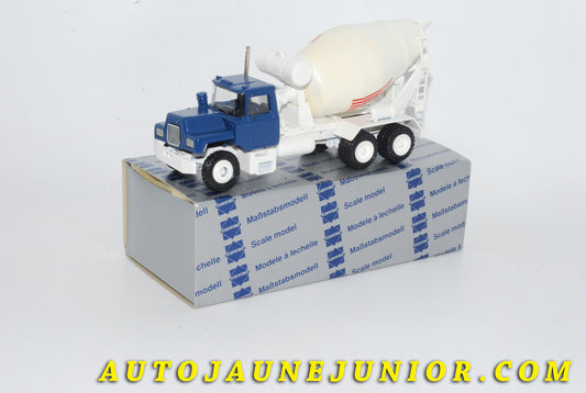 Le #4236 - Conrad - Mack - Toupie à béton Camion ELBA 3 axes 'EVANS' blanc est en vente sur Auto Jaune Junior ! Découvrez nos collections de diecast Dinky-Toys, Corgi, Corgi-Toys, Solido, Norev… Découvrez notre magasin physique , AutoJaune Paris, ouvert en 1984 par Vincent Espinasse. 41 rue Cavendish, 75019 Paris. Tel : 01 42 40 61 23. Ouvert les mardi et vendredi de 13h à 19h. 