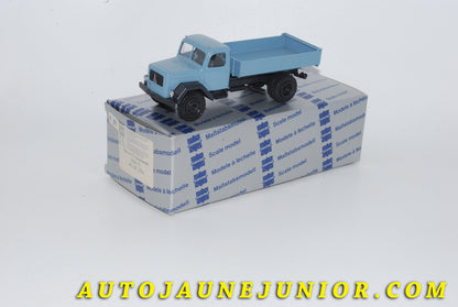 Le #4237 - Conrad - Magirus-Deutz - Camion  « Rundhauber » Plateau Ridelles  est en vente sur Auto Jaune Junior ! Découvrez nos collections de diecast Dinky-Toys, Corgi, Corgi-Toys, Solido, Norev… Découvrez notre magasin physique , AutoJaune Paris, ouvert en 1984 par Vincent Espinasse. 41 rue Cavendish, 75019 Paris. Tel : 01 42 40 61 23. Ouvert les mardi et vendredi de 13h à 19h. 