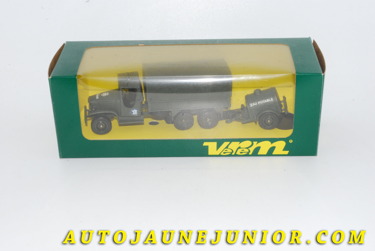Le #4238 - Solido - GMC - Camion Bâché torpédo FFL CCKW 353 6x6 (Le "Jimmy") avec sa remorque tonne à eau est en vente sur Auto Jaune Junior ! Découvrez nos collections de diecast Dinky-Toys, Corgi, Corgi-Toys, Solido, Norev… Découvrez notre magasin physique , AutoJaune Paris, ouvert en 1984 par Vincent Espinasse. 41 rue Cavendish, 75019 Paris. Tel : 01 42 40 61 23. Ouvert les mardi et vendredi de 13h à 19h. 