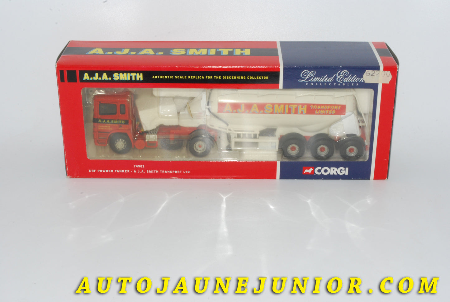 Le #4239 - Corgi Toys - ERF - Camion Semi-remorque Citerne Pulvérulente "A.J.A. Smith Transports LTD" est en vente sur Auto Jaune Junior ! Découvrez nos collections de diecast Dinky-Toys, Corgi, Corgi-Toys, Solido, Norev… Découvrez notre magasin physique , AutoJaune Paris, ouvert en 1984 par Vincent Espinasse. 41 rue Cavendish, 75019 Paris. Tel : 01 42 40 61 23. Ouvert les mardi et vendredi de 13h à 19h. 