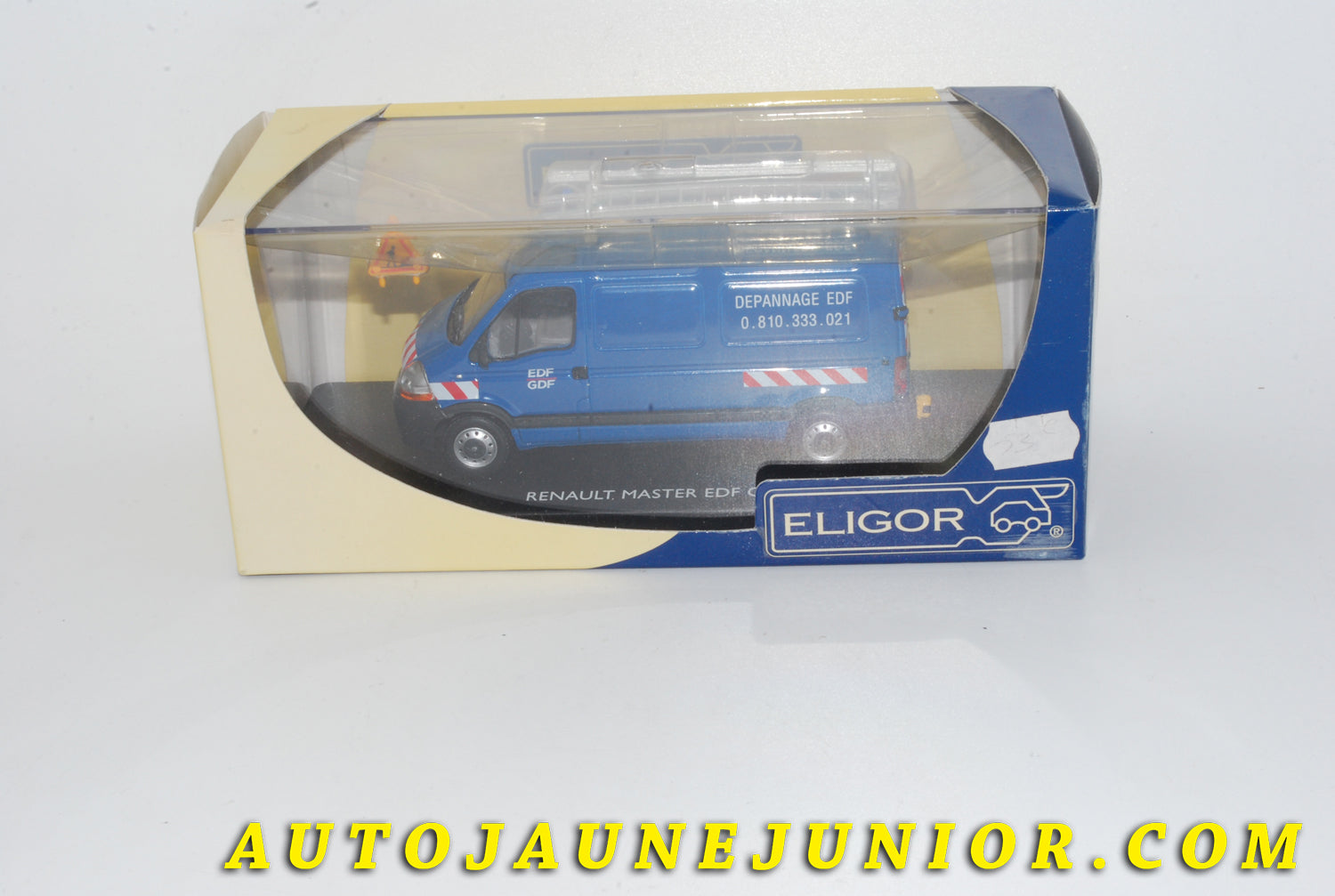 Le #4240 - Eligor - Renault - Fourgon Master EDF-GDF "Dépannage" est en vente sur Auto Jaune Junior ! Découvrez nos collections de diecast Dinky-Toys, Corgi, Corgi-Toys, Solido, Norev… Découvrez notre magasin physique , AutoJaune Paris, ouvert en 1984 par Vincent Espinasse. 41 rue Cavendish, 75019 Paris. Tel : 01 42 40 61 23. Ouvert les mardi et vendredi de 13h à 19h. 