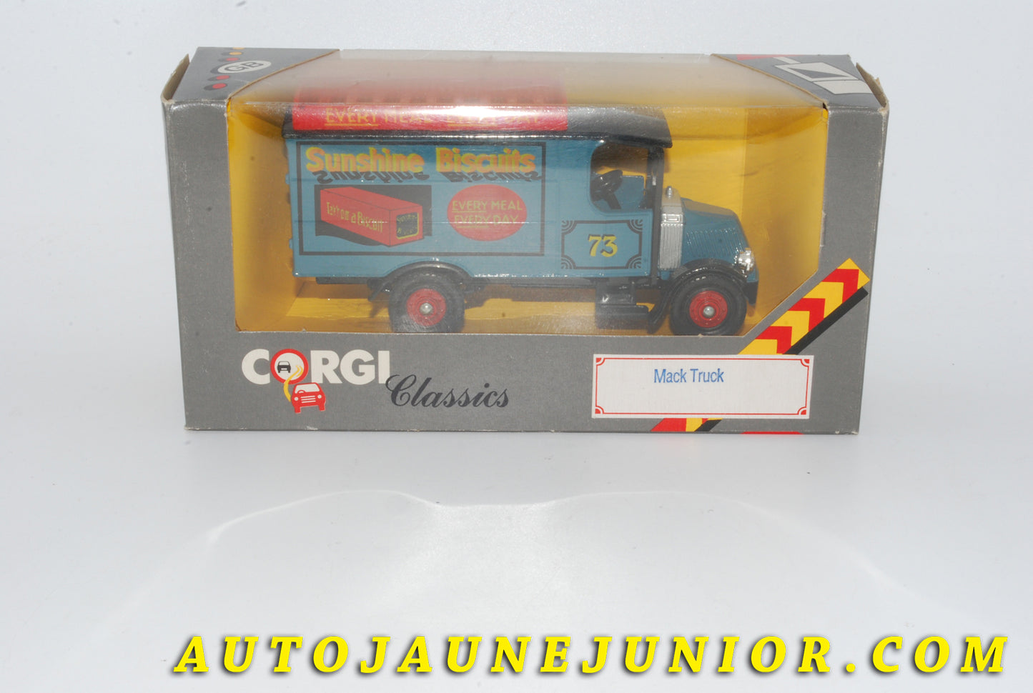 Le #4242 - Corgi Toys - Mack - Camion Fourgon Bulldog Delivery "Sunshine Biscuits" est en vente sur Auto Jaune Junior ! Découvrez nos collections de diecast Dinky-Toys, Corgi, Corgi-Toys, Solido, Norev… Découvrez notre magasin physique , AutoJaune Paris, ouvert en 1984 par Vincent Espinasse. 41 rue Cavendish, 75019 Paris. Tel : 01 42 40 61 23. Ouvert les mardi et vendredi de 13h à 19h. 