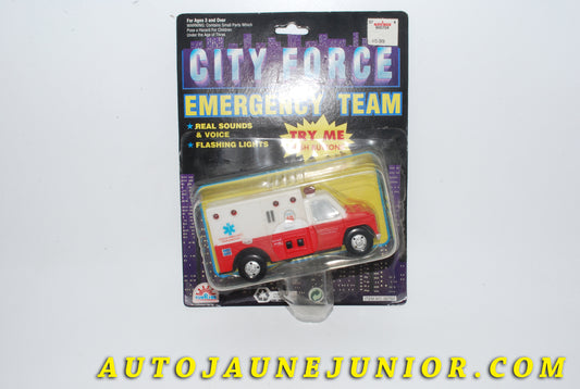 Le #4247 - Funrise - Ford - Fourgon ambulance "City Force Emergency Team" est en vente sur Auto Jaune Junior ! Découvrez nos collections de diecast Dinky-Toys, Corgi, Corgi-Toys, Solido, Norev… Découvrez notre magasin physique , AutoJaune Paris, ouvert en 1984 par Vincent Espinasse. 41 rue Cavendish, 75019 Paris. Tel : 01 42 40 61 23. Ouvert les mardi et vendredi de 13h à 19h. 