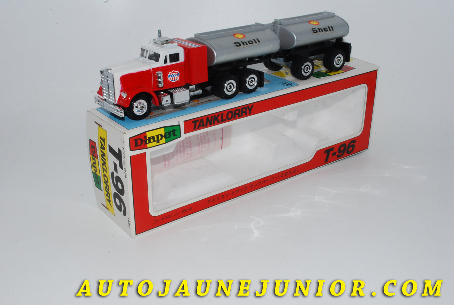 Le #4255 - Diapet - Kenworth - Porteur citerne "Shell" avec remorque est en vente sur Auto Jaune Junior ! Découvrez nos collections de diecast Dinky-Toys, Corgi, Corgi-Toys, Solido, Norev… Découvrez notre magasin physique , AutoJaune Paris, ouvert en 1984 par Vincent Espinasse. 41 rue Cavendish, 75019 Paris. Tel : 01 42 40 61 23. Ouvert les mardi et vendredi de 13h à 19h. 