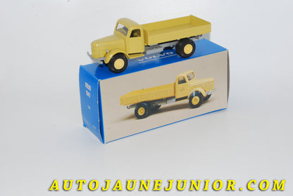 Le #4275 - Conrad - Volvo - LV 153 Benne basculante "1947" Promotionnel est en vente sur Auto Jaune Junior ! Découvrez nos collections de diecast Dinky-Toys, Corgi, Corgi-Toys, Solido, Norev… Découvrez notre magasin physique , AutoJaune Paris, ouvert en 1984 par Vincent Espinasse. 41 rue Cavendish, 75019 Paris. Tel : 01 42 40 61 23. Ouvert les mardi et vendredi de 13h à 19h. 
