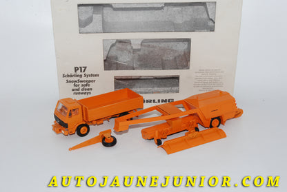 Le #4278 - Conrad - Mercedes - Coffret SK P17 - Benne Basculante et Chasse-neige "Schörling System" SnowSweeper est en vente sur Auto Jaune Junior ! Découvrez nos collections de diecast Dinky-Toys, Corgi, Corgi-Toys, Solido, Norev… Découvrez notre magasin physique , AutoJaune Paris, ouvert en 1984 par Vincent Espinasse. 41 rue Cavendish, 75019 Paris. Tel : 01 42 40 61 23. Ouvert les mardi et vendredi de 13h à 19h. 