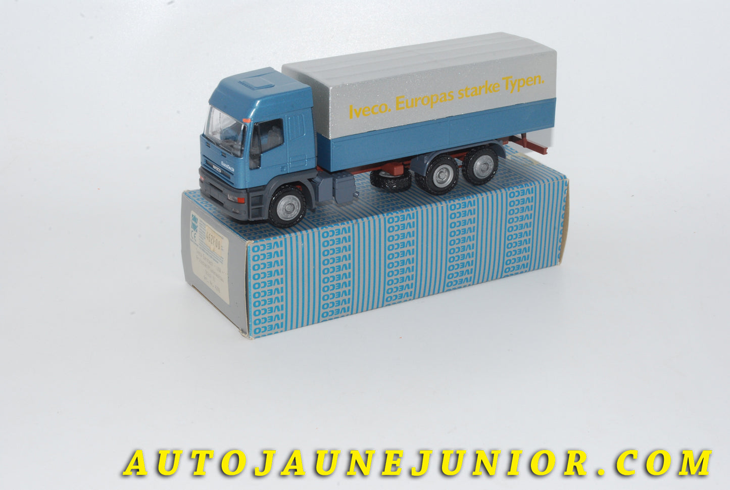 Le #4279 - Conrad - Iveco - Camion Eurotech Covered Truck (Promotionnel !) est en vente sur Auto Jaune Junior ! Découvrez nos collections de diecast Dinky-Toys, Corgi, Corgi-Toys, Solido, Norev… Découvrez notre magasin physique , AutoJaune Paris, ouvert en 1984 par Vincent Espinasse. 41 rue Cavendish, 75019 Paris. Tel : 01 42 40 61 23. Ouvert les mardi et vendredi de 13h à 19h. 