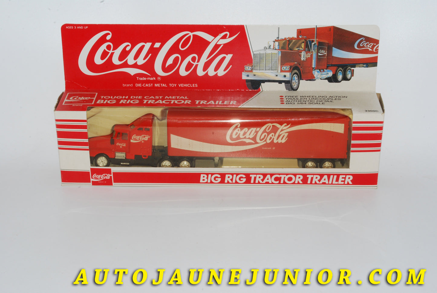 Le #4281 - Hartoy - Big Rig Tractor Trailer - Camion Mack semi-remorque fourgon "Coca-Cola" est en vente sur Auto Jaune Junior ! Découvrez nos collections de diecast Dinky-Toys, Corgi, Corgi-Toys, Solido, Norev… Découvrez notre magasin physique , AutoJaune Paris, ouvert en 1984 par Vincent Espinasse. 41 rue Cavendish, 75019 Paris. Tel : 01 42 40 61 23. Ouvert les mardi et vendredi de 13h à 19h. 