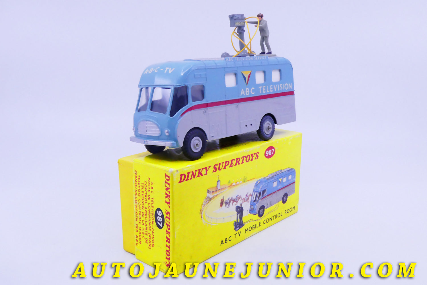 Le #4301 - Dinky Toys - Karrier - Fourgon retransmission ABC- TV Mobile Control Room est en vente sur Auto Jaune Junior ! Découvrez nos collections de diecast Dinky-Toys, Corgi, Corgi-Toys, Solido, Norev… Découvrez notre magasin physique , AutoJaune Paris, ouvert en 1984 par Vincent Espinasse. 41 rue Cavendish, 75019 Paris. Tel : 01 42 40 61 23. Ouvert les mardi et vendredi de 13h à 19h. 