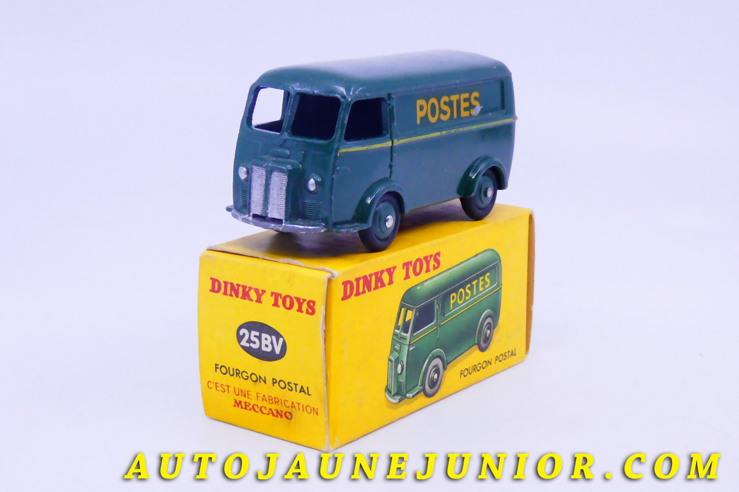 Le #4305 - Dinky Toys - Peugeot - D3A fourgon postesType 3 décalque et O rond est en vente sur Auto Jaune Junior ! Découvrez nos collections de diecast Dinky-Toys, Corgi, Corgi-Toys, Solido, Norev… Découvrez notre magasin physique , AutoJaune Paris, ouvert en 1984 par Vincent Espinasse. 41 rue Cavendish, 75019 Paris. Tel : 01 42 40 61 23. Ouvert les mardi et vendredi de 13h à 19h. 