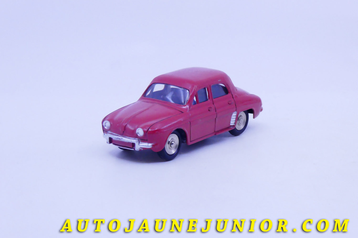 Le #4311 - Dinky Toys - Renault - Dauphne Concave abec vitrage est en vente sur Auto Jaune Junior ! Découvrez nos collections de diecast Dinky-Toys, Corgi, Corgi-Toys, Solido, Norev… Découvrez notre magasin physique , AutoJaune Paris, ouvert en 1984 par Vincent Espinasse. 41 rue Cavendish, 75019 Paris. Tel : 01 42 40 61 23. Ouvert les mardi et vendredi de 13h à 19h. 