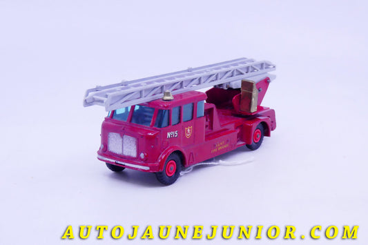 Le #4320 - Matchbox - Merryweather - Merryweather grande échelle pompier est en vente sur Auto Jaune Junior ! Découvrez nos collections de diecast Dinky-Toys, Corgi, Corgi-Toys, Solido, Norev… Découvrez notre magasin physique , AutoJaune Paris, ouvert en 1984 par Vincent Espinasse. 41 rue Cavendish, 75019 Paris. Tel : 01 42 40 61 23. Ouvert les mardi et vendredi de 13h à 19h. 