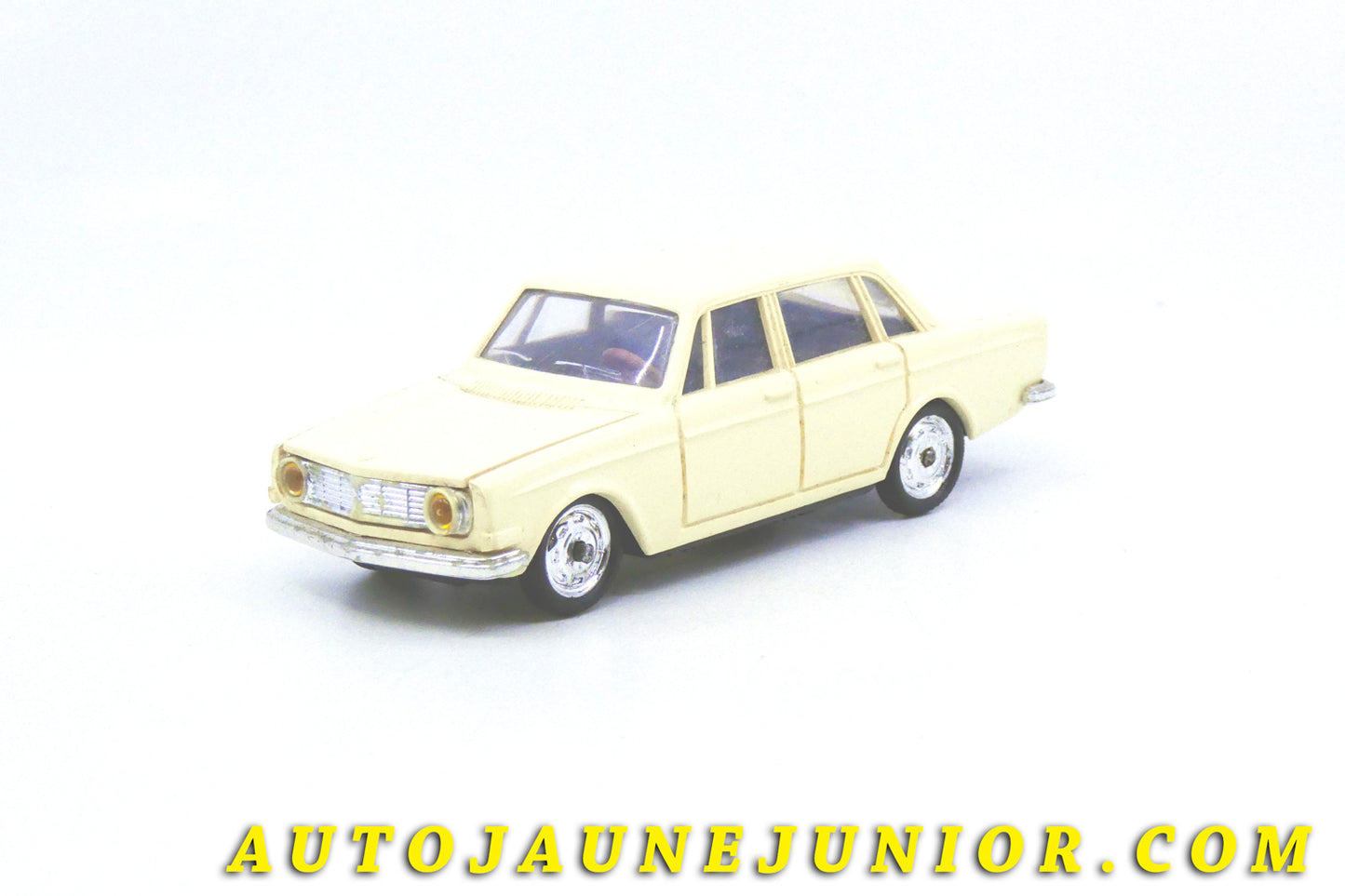 Le #4330 - Minialuxe - Volvo - Volvo 144 berline crème est en vente sur Auto Jaune Junior ! Découvrez nos collections de diecast Dinky-Toys, Corgi, Corgi-Toys, Solido, Norev… Découvrez notre magasin physique , AutoJaune Paris, ouvert en 1984 par Vincent Espinasse. 41 rue Cavendish, 75019 Paris. Tel : 01 42 40 61 23. Ouvert les mardi et vendredi de 13h à 19h. 