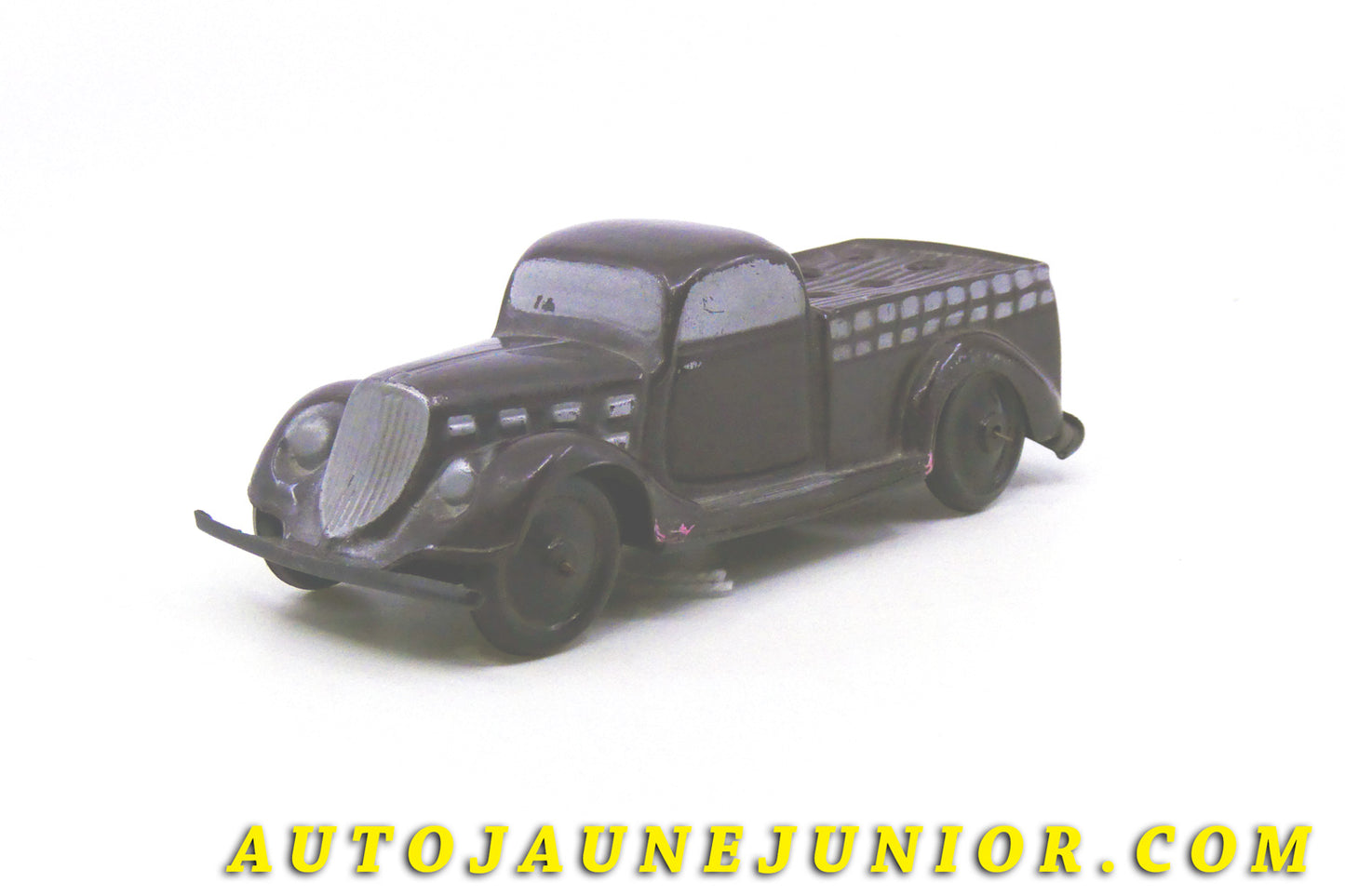 Le #4355 - Cellulo - Camion - Plateau Laitier (Mécanique) est en vente sur Auto Jaune Junior ! Découvrez nos collections de diecast Dinky-Toys, Corgi, Corgi-Toys, Solido, Norev… Découvrez notre magasin physique , AutoJaune Paris, ouvert en 1984 par Vincent Espinasse. 41 rue Cavendish, 75019 Paris. Tel : 01 42 40 61 23. Ouvert les mardi et vendredi de 13h à 19h. 