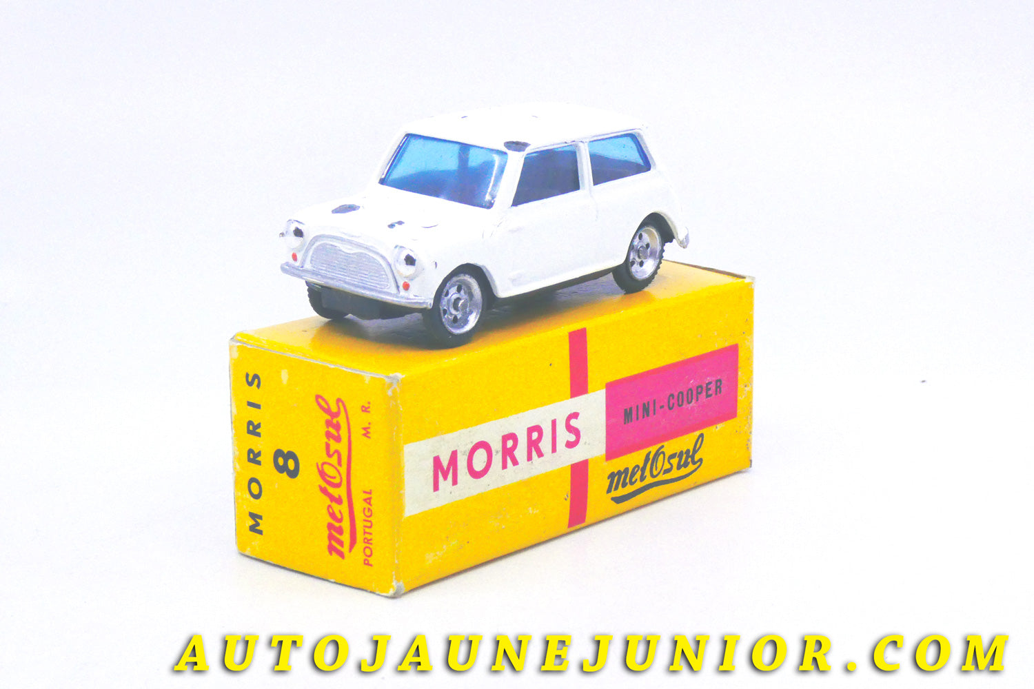 Le #4359 - Metosul - Morris - Mini Cooper est en vente sur Auto Jaune Junior ! Découvrez nos collections de diecast Dinky-Toys, Corgi, Corgi-Toys, Solido, Norev… Découvrez notre magasin physique , AutoJaune Paris, ouvert en 1984 par Vincent Espinasse. 41 rue Cavendish, 75019 Paris. Tel : 01 42 40 61 23. Ouvert les mardi et vendredi de 13h à 19h. 