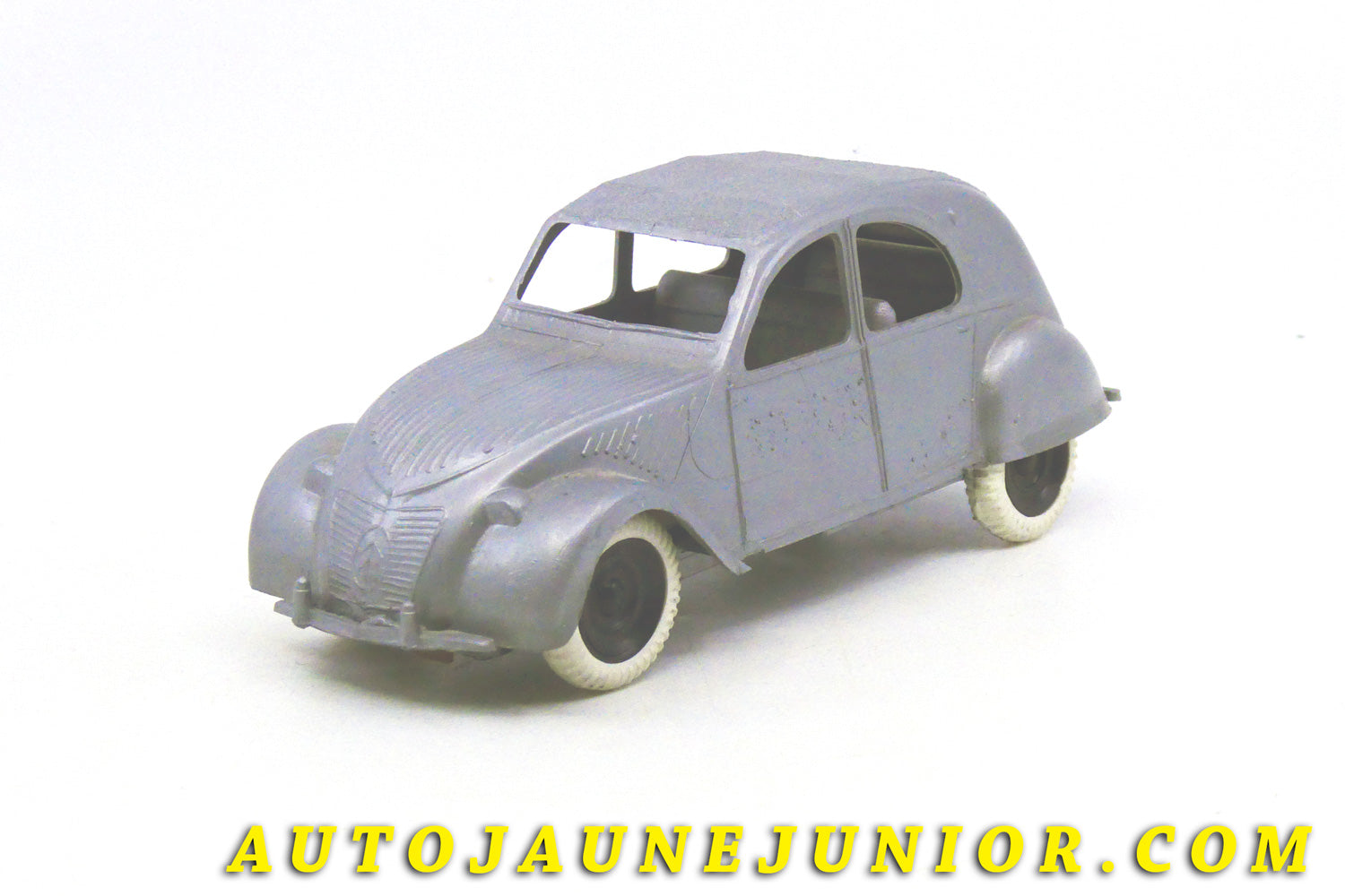 Le #4383 - Clé - Citroën - 2CV Berline Mécanique BONUX (Version avec jantes et pneus) est en vente sur Auto Jaune Junior ! Découvrez nos collections de diecast Dinky-Toys, Corgi, Corgi-Toys, Solido, Norev… Découvrez notre magasin physique , AutoJaune Paris, ouvert en 1984 par Vincent Espinasse. 41 rue Cavendish, 75019 Paris. Tel : 01 42 40 61 23. Ouvert les mardi et vendredi de 13h à 19h. 