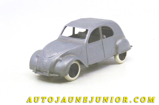 Le #4383 - Clé - Citroën - 2CV Berline Mécanique BONUX (Version avec jantes et pneus) est en vente sur Auto Jaune Junior ! Découvrez nos collections de diecast Dinky-Toys, Corgi, Corgi-Toys, Solido, Norev… Découvrez notre magasin physique , AutoJaune Paris, ouvert en 1984 par Vincent Espinasse. 41 rue Cavendish, 75019 Paris. Tel : 01 42 40 61 23. Ouvert les mardi et vendredi de 13h à 19h. 