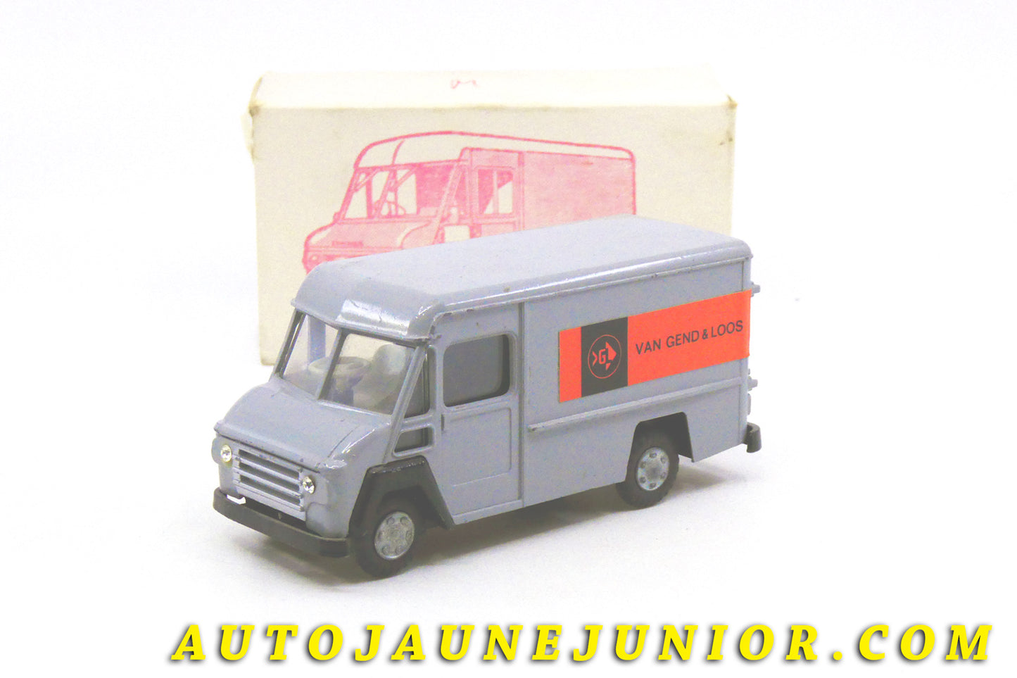 Le #4392 - Lion Car - Commer - Fourgon Bestel 65 « Van Gend & Loos » est en vente sur Auto Jaune Junior ! Découvrez nos collections de diecast Dinky-Toys, Corgi, Corgi-Toys, Solido, Norev… Découvrez notre magasin physique , AutoJaune Paris, ouvert en 1984 par Vincent Espinasse. 41 rue Cavendish, 75019 Paris. Tel : 01 42 40 61 23. Ouvert les mardi et vendredi de 13h à 19h. 
