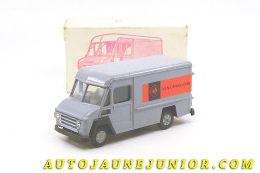 Le #4392 - Lion Car - Commer - Fourgon Bestel 65 « Van Gend & Loos » est en vente sur Auto Jaune Junior ! Découvrez nos collections de diecast Dinky-Toys, Corgi, Corgi-Toys, Solido, Norev… Découvrez notre magasin physique , AutoJaune Paris, ouvert en 1984 par Vincent Espinasse. 41 rue Cavendish, 75019 Paris. Tel : 01 42 40 61 23. Ouvert les mardi et vendredi de 13h à 19h. 