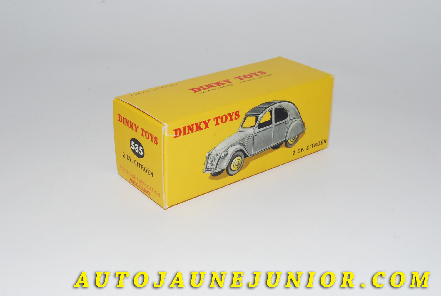 Le #4402 - Dinky Toys - Citroën - Boite vide repro 2 CV est en vente sur Auto Jaune Junior ! Découvrez nos collections de diecast Dinky-Toys, Corgi, Corgi-Toys, Solido, Norev… Découvrez notre magasin physique , AutoJaune Paris, ouvert en 1984 par Vincent Espinasse. 41 rue Cavendish, 75019 Paris. Tel : 01 42 40 61 23. Ouvert les mardi et vendredi de 13h à 19h. 
