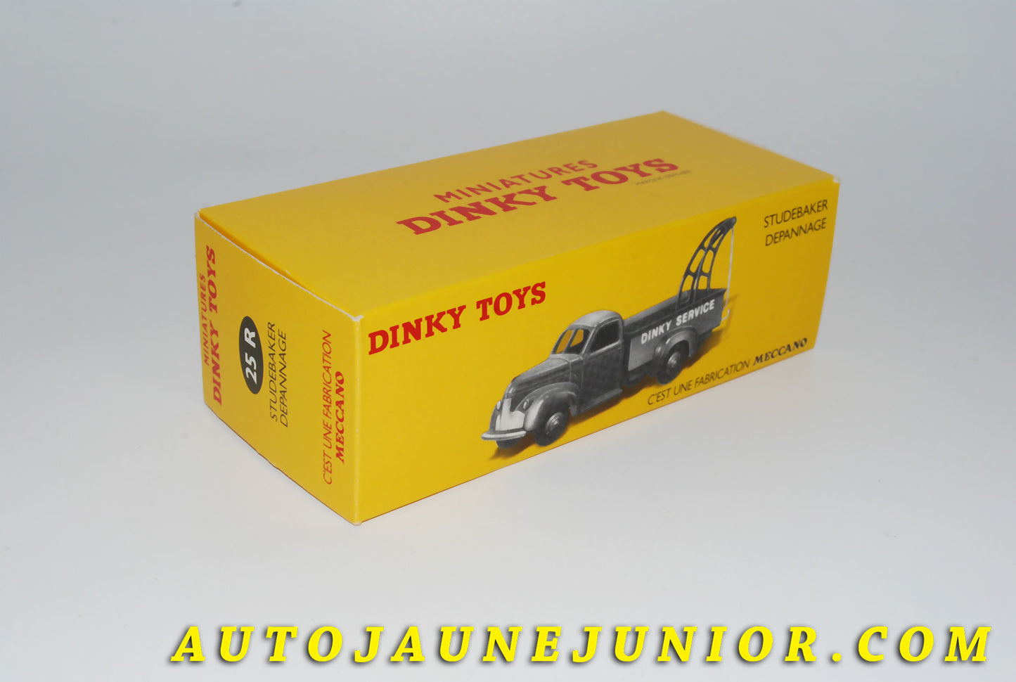 Le #4403 - Dinky Toys - Studebaker - Boite vide (REPRO) Dépanneuse Dinky Service est en vente sur Auto Jaune Junior ! Découvrez nos collections de diecast Dinky-Toys, Corgi, Corgi-Toys, Solido, Norev… Découvrez notre magasin physique , AutoJaune Paris, ouvert en 1984 par Vincent Espinasse. 41 rue Cavendish, 75019 Paris. Tel : 01 42 40 61 23. Ouvert les mardi et vendredi de 13h à 19h. 