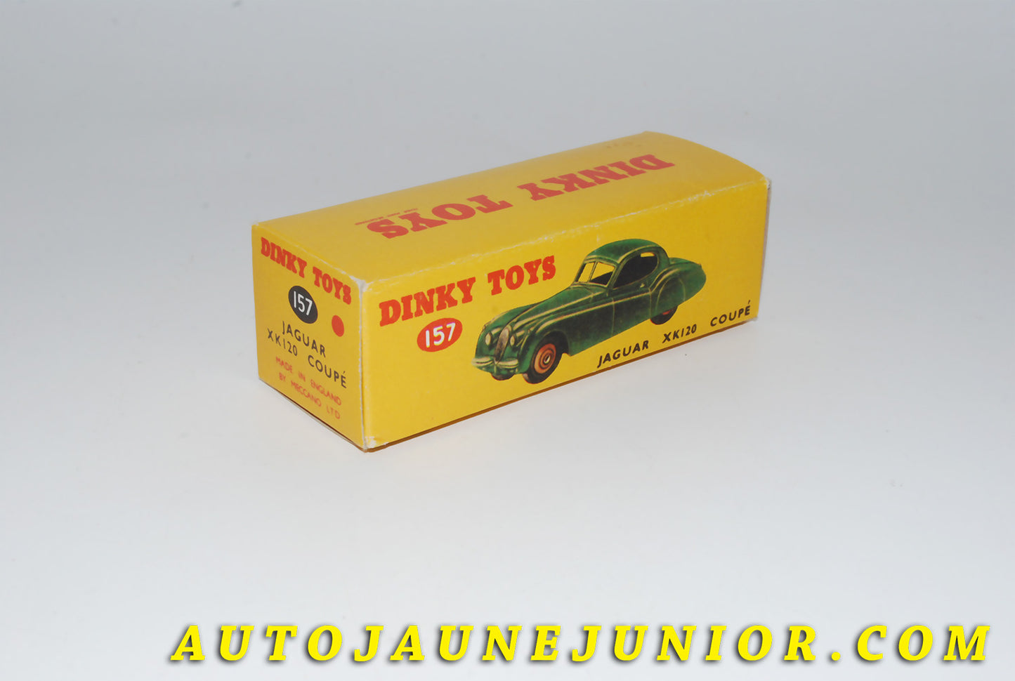Le #4409 - Dinky Toys - Jaguar - Boite vide (REPRO) XK 120 Coupé est en vente sur Auto Jaune Junior ! Découvrez nos collections de diecast Dinky-Toys, Corgi, Corgi-Toys, Solido, Norev… Découvrez notre magasin physique , AutoJaune Paris, ouvert en 1984 par Vincent Espinasse. 41 rue Cavendish, 75019 Paris. Tel : 01 42 40 61 23. Ouvert les mardi et vendredi de 13h à 19h. 