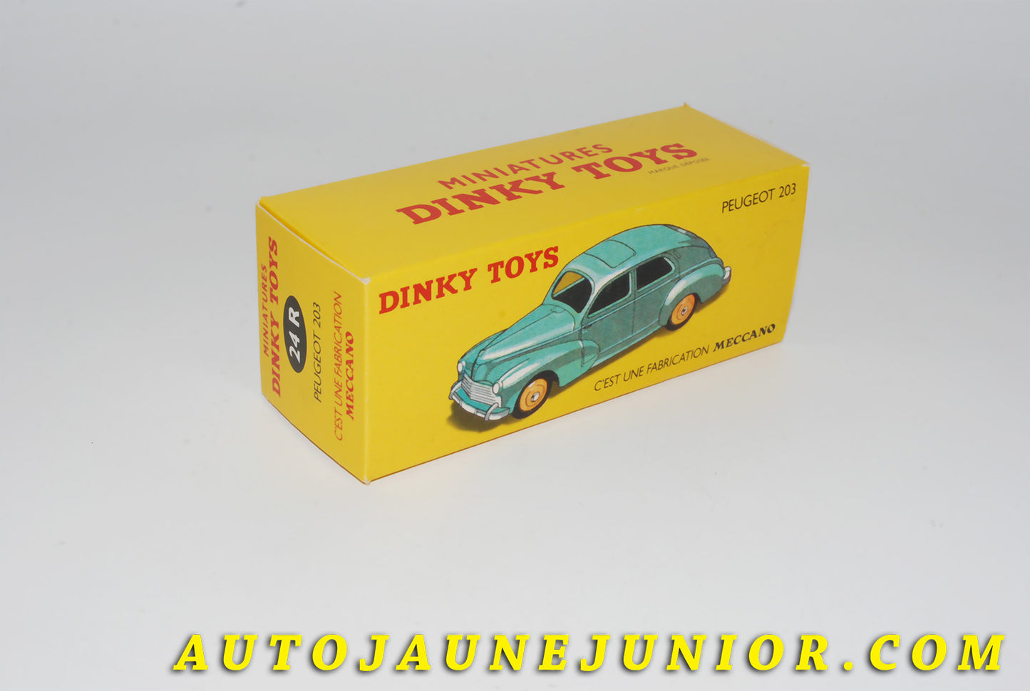 Le #4410 - Dinky Toys - Peugeot - Boite vide (REPRO) 203 est en vente sur Auto Jaune Junior ! Découvrez nos collections de diecast Dinky-Toys, Corgi, Corgi-Toys, Solido, Norev… Découvrez notre magasin physique , AutoJaune Paris, ouvert en 1984 par Vincent Espinasse. 41 rue Cavendish, 75019 Paris. Tel : 01 42 40 61 23. Ouvert les mardi et vendredi de 13h à 19h. 