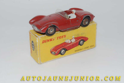 Le #4503 - Dinky Toys - Maseratti - Sport 2000 est en vente sur Auto Jaune Junior ! Découvrez nos collections de diecast Dinky-Toys, Corgi, Corgi-Toys, Solido, Norev… Découvrez notre magasin physique , AutoJaune Paris, ouvert en 1984 par Vincent Espinasse. 41 rue Cavendish, 75019 Paris. Tel : 01 42 40 61 23. Ouvert les mardi et vendredi de 13h à 19h. 