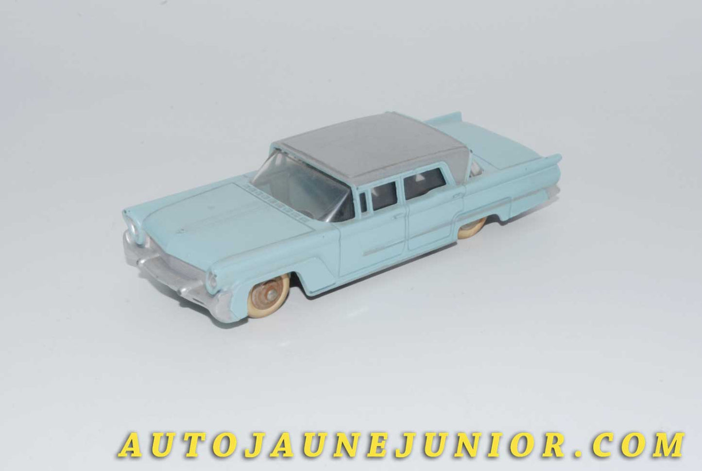 Le #4516 - Dinky Toys - Lincoln - Première est en vente sur Auto Jaune Junior ! Découvrez nos collections de diecast Dinky-Toys, Corgi, Corgi-Toys, Solido, Norev… Découvrez notre magasin physique , AutoJaune Paris, ouvert en 1984 par Vincent Espinasse. 41 rue Cavendish, 75019 Paris. Tel : 01 42 40 61 23. Ouvert les mardi et vendredi de 13h à 19h. 