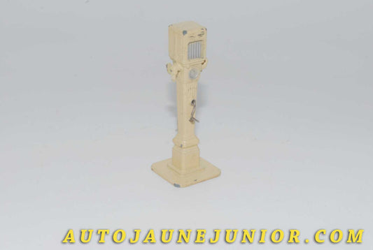 Le #4527 - Dinky Toys - Pompe à essence à double débit - Pompes "Ville de Paris" est en vente sur Auto Jaune Junior ! Découvrez nos collections de diecast Dinky-Toys, Corgi, Corgi-Toys, Solido, Norev… Découvrez notre magasin physique , AutoJaune Paris, ouvert en 1984 par Vincent Espinasse. 41 rue Cavendish, 75019 Paris. Tel : 01 42 40 61 23. Ouvert les mardi et vendredi de 13h à 19h. 