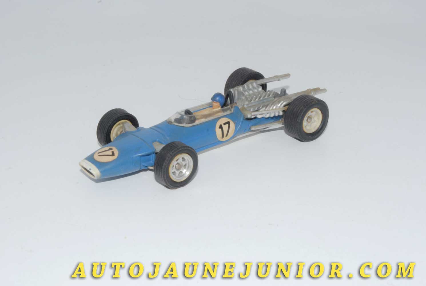 Le #4534 - Dinky Toys - Matra - MS10 F1 1968 #17 est en vente sur Auto Jaune Junior ! Découvrez nos collections de diecast Dinky-Toys, Corgi, Corgi-Toys, Solido, Norev… Découvrez notre magasin physique , AutoJaune Paris, ouvert en 1984 par Vincent Espinasse. 41 rue Cavendish, 75019 Paris. Tel : 01 42 40 61 23. Ouvert les mardi et vendredi de 13h à 19h. 