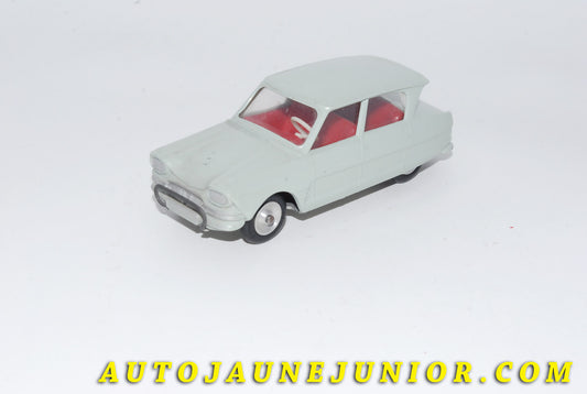 Le #4636 - Solido - Citroën - Ami 6 Berline est en vente sur Auto Jaune Junior ! Découvrez nos collections de diecast Dinky-Toys, Corgi, Corgi-Toys, Solido, Norev… Découvrez notre magasin physique , AutoJaune Paris, ouvert en 1984 par Vincent Espinasse. 41 rue Cavendish, 75019 Paris. Tel : 01 42 40 61 23. Ouvert les mardi et vendredi de 13h à 19h. 