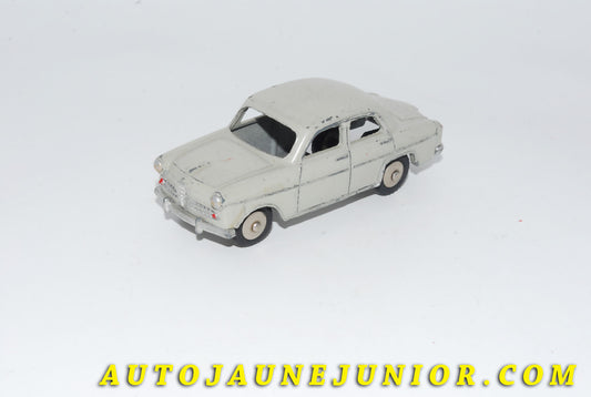 Le #4637 - Mercury - Alfa Roméo  - Giuletta est en vente sur Auto Jaune Junior ! Découvrez nos collections de diecast Dinky-Toys, Corgi, Corgi-Toys, Solido, Norev… Découvrez notre magasin physique , AutoJaune Paris, ouvert en 1984 par Vincent Espinasse. 41 rue Cavendish, 75019 Paris. Tel : 01 42 40 61 23. Ouvert les mardi et vendredi de 13h à 19h. 