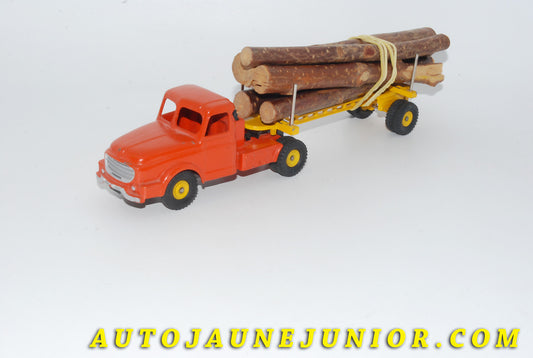 Le #4639 - Dinky Toys - Willeme - Tracteur semi remorque fardier version intermédiaire (jantes concave et remorque ajourée) est en vente sur Auto Jaune Junior ! Découvrez nos collections de diecast Dinky-Toys, Corgi, Corgi-Toys, Solido, Norev… Découvrez notre magasin physique , AutoJaune Paris, ouvert en 1984 par Vincent Espinasse. 41 rue Cavendish, 75019 Paris. Tel : 01 42 40 61 23. Ouvert les mardi et vendredi de 13h à 19h. 
