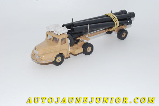 Le #4640 - Dinky Toys - Unic - Semi remorque porte tubes (jantes concave) est en vente sur Auto Jaune Junior ! Découvrez nos collections de diecast Dinky-Toys, Corgi, Corgi-Toys, Solido, Norev… Découvrez notre magasin physique , AutoJaune Paris, ouvert en 1984 par Vincent Espinasse. 41 rue Cavendish, 75019 Paris. Tel : 01 42 40 61 23. Ouvert les mardi et vendredi de 13h à 19h. 