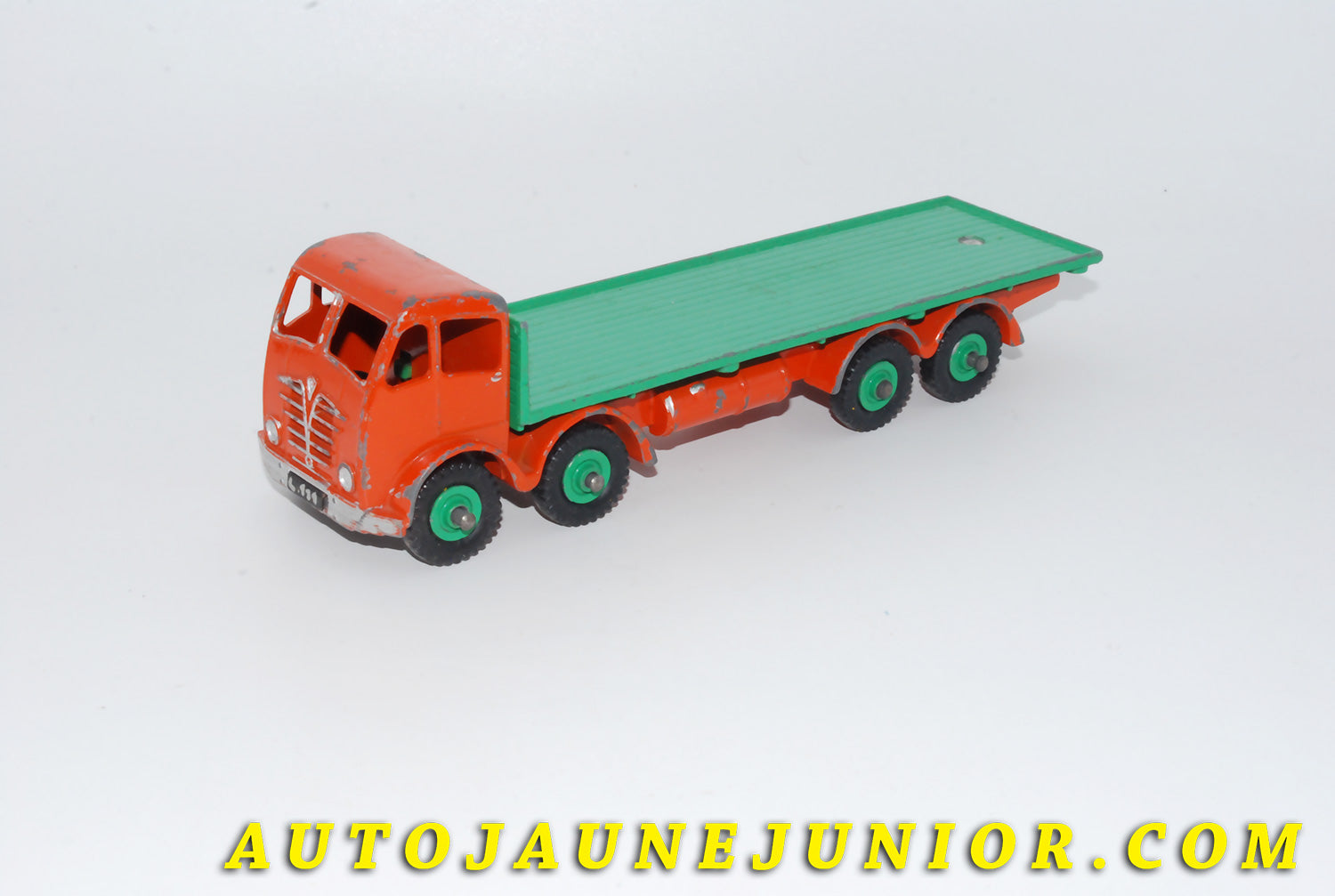 Le #4642 - Dinky Toys - Foden - Mk2 Plateau est en vente sur Auto Jaune Junior ! Découvrez nos collections de diecast Dinky-Toys, Corgi, Corgi-Toys, Solido, Norev… Découvrez notre magasin physique , AutoJaune Paris, ouvert en 1984 par Vincent Espinasse. 41 rue Cavendish, 75019 Paris. Tel : 01 42 40 61 23. Ouvert les mardi et vendredi de 13h à 19h. 