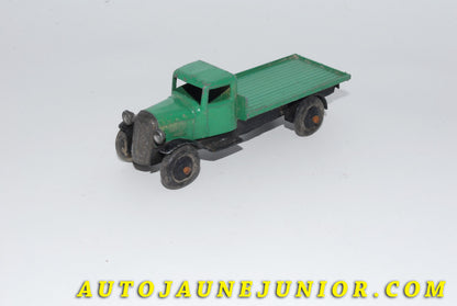 Le #4644 - Dinky Toys - Camion - Plateau (type3 chassis plein) est en vente sur Auto Jaune Junior ! Découvrez nos collections de diecast Dinky-Toys, Corgi, Corgi-Toys, Solido, Norev… Découvrez notre magasin physique , AutoJaune Paris, ouvert en 1984 par Vincent Espinasse. 41 rue Cavendish, 75019 Paris. Tel : 01 42 40 61 23. Ouvert les mardi et vendredi de 13h à 19h. 