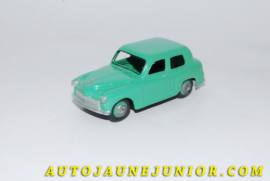Le #4646 - Dinky Toys - Hillman - Minx Vert est en vente sur Auto Jaune Junior ! Découvrez nos collections de diecast Dinky-Toys, Corgi, Corgi-Toys, Solido, Norev… Découvrez notre magasin physique , AutoJaune Paris, ouvert en 1984 par Vincent Espinasse. 41 rue Cavendish, 75019 Paris. Tel : 01 42 40 61 23. Ouvert les mardi et vendredi de 13h à 19h. 