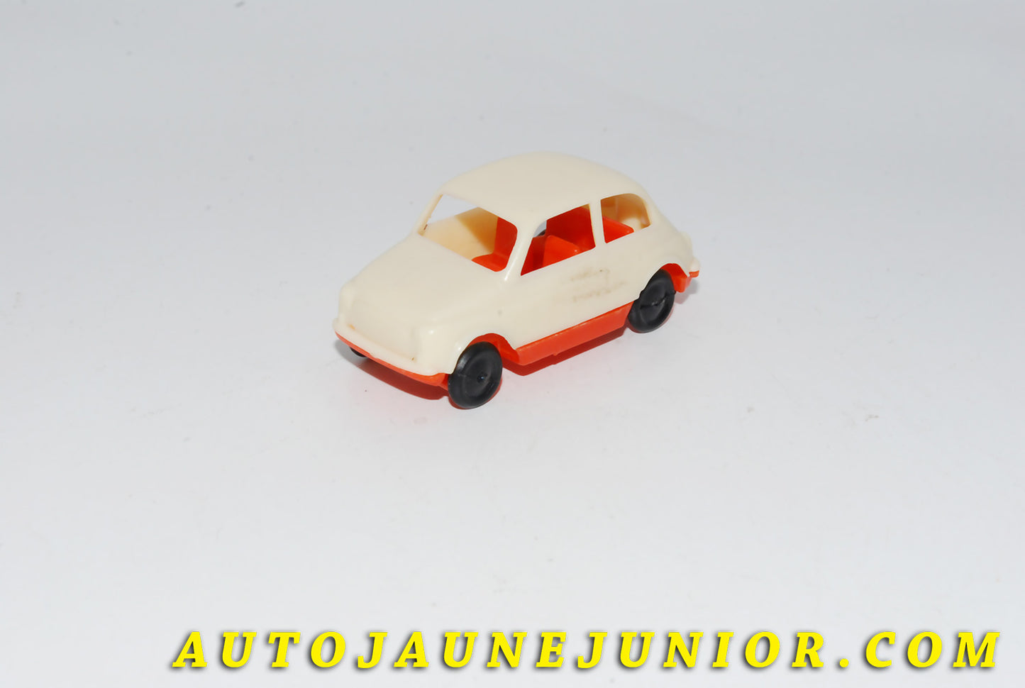 Le #4651 - CGGC - Fiat - 500 Berline est en vente sur Auto Jaune Junior ! Découvrez nos collections de diecast Dinky-Toys, Corgi, Corgi-Toys, Solido, Norev… Découvrez notre magasin physique , AutoJaune Paris, ouvert en 1984 par Vincent Espinasse. 41 rue Cavendish, 75019 Paris. Tel : 01 42 40 61 23. Ouvert les mardi et vendredi de 13h à 19h. 