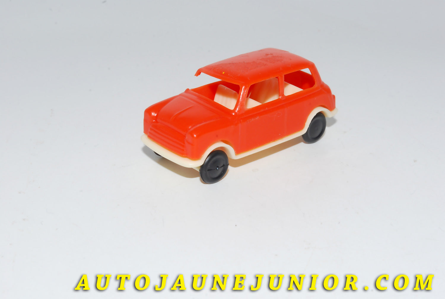 Le #4653 - CGGC - Austin - Cooper Mini est en vente sur Auto Jaune Junior ! Découvrez nos collections de diecast Dinky-Toys, Corgi, Corgi-Toys, Solido, Norev… Découvrez notre magasin physique , AutoJaune Paris, ouvert en 1984 par Vincent Espinasse. 41 rue Cavendish, 75019 Paris. Tel : 01 42 40 61 23. Ouvert les mardi et vendredi de 13h à 19h. 