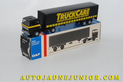 Le #4701 - Lion Car - DAF - Camion semi-remorque fourgon tôlé Eurotrailer "TruckCare" avec cabine de type 2800 Trekker est en vente sur Auto Jaune Junior ! Découvrez nos collections de diecast Dinky-Toys, Corgi, Corgi-Toys, Solido, Norev… Découvrez notre magasin physique , AutoJaune Paris, ouvert en 1984 par Vincent Espinasse. 41 rue Cavendish, 75019 Paris. Tel : 01 42 40 61 23. Ouvert les mardi et vendredi de 13h à 19h. 