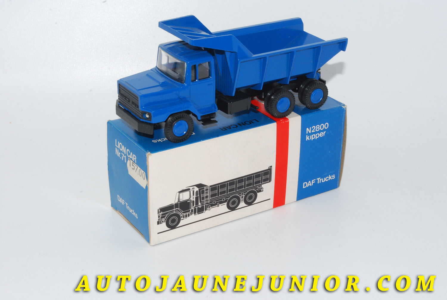 Le #4708 - Lion Car - DAF - Benne basculante (Kipper)  N2800  est en vente sur Auto Jaune Junior ! Découvrez nos collections de diecast Dinky-Toys, Corgi, Corgi-Toys, Solido, Norev… Découvrez notre magasin physique , AutoJaune Paris, ouvert en 1984 par Vincent Espinasse. 41 rue Cavendish, 75019 Paris. Tel : 01 42 40 61 23. Ouvert les mardi et vendredi de 13h à 19h. 