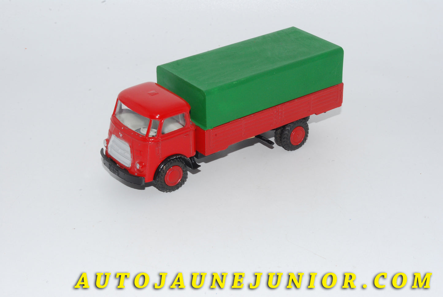 Le #4711 - Lion Car - DAF - Frontstuur ridelles bâché est en vente sur Auto Jaune Junior ! Découvrez nos collections de diecast Dinky-Toys, Corgi, Corgi-Toys, Solido, Norev… Découvrez notre magasin physique , AutoJaune Paris, ouvert en 1984 par Vincent Espinasse. 41 rue Cavendish, 75019 Paris. Tel : 01 42 40 61 23. Ouvert les mardi et vendredi de 13h à 19h. 