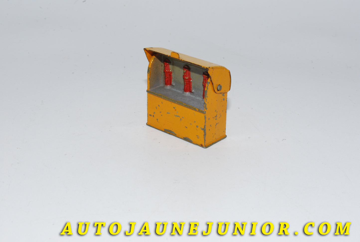 Le #4720 - Dinky Toys - Pompes à essence - Accessoire graisseur est en vente sur Auto Jaune Junior ! Découvrez nos collections de diecast Dinky-Toys, Corgi, Corgi-Toys, Solido, Norev… Découvrez notre magasin physique , AutoJaune Paris, ouvert en 1984 par Vincent Espinasse. 41 rue Cavendish, 75019 Paris. Tel : 01 42 40 61 23. Ouvert les mardi et vendredi de 13h à 19h. 