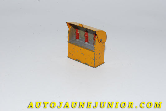 Le #4720 - Dinky Toys - Pompes à essence - Accessoire graisseur est en vente sur Auto Jaune Junior ! Découvrez nos collections de diecast Dinky-Toys, Corgi, Corgi-Toys, Solido, Norev… Découvrez notre magasin physique , AutoJaune Paris, ouvert en 1984 par Vincent Espinasse. 41 rue Cavendish, 75019 Paris. Tel : 01 42 40 61 23. Ouvert les mardi et vendredi de 13h à 19h. 