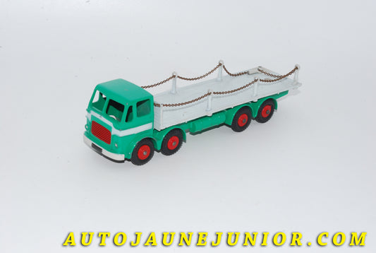 Le #4727 - Dinky Toys - Leyland - Octopus plateau avec chaînes (Jantes en plastiques !) est en vente sur Auto Jaune Junior ! Découvrez nos collections de diecast Dinky-Toys, Corgi, Corgi-Toys, Solido, Norev… Découvrez notre magasin physique , AutoJaune Paris, ouvert en 1984 par Vincent Espinasse. 41 rue Cavendish, 75019 Paris. Tel : 01 42 40 61 23. Ouvert les mardi et vendredi de 13h à 19h. 