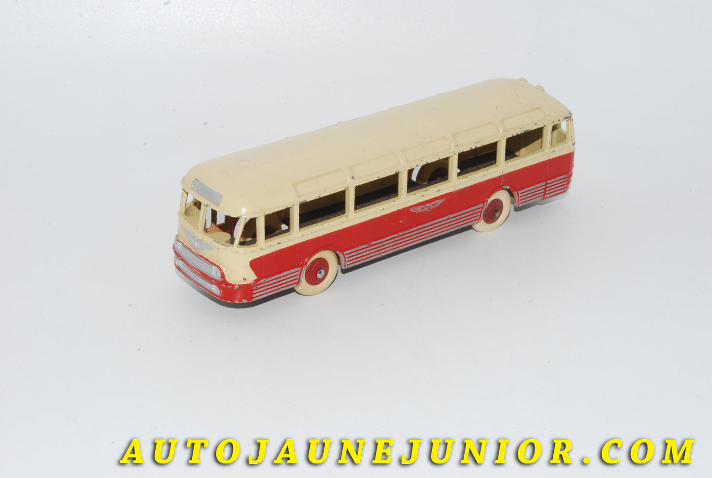 Le #4733 - Dinky Toys - Chausson - AP52 car est en vente sur Auto Jaune Junior ! Découvrez nos collections de diecast Dinky-Toys, Corgi, Corgi-Toys, Solido, Norev… Découvrez notre magasin physique , AutoJaune Paris, ouvert en 1984 par Vincent Espinasse. 41 rue Cavendish, 75019 Paris. Tel : 01 42 40 61 23. Ouvert les mardi et vendredi de 13h à 19h. 