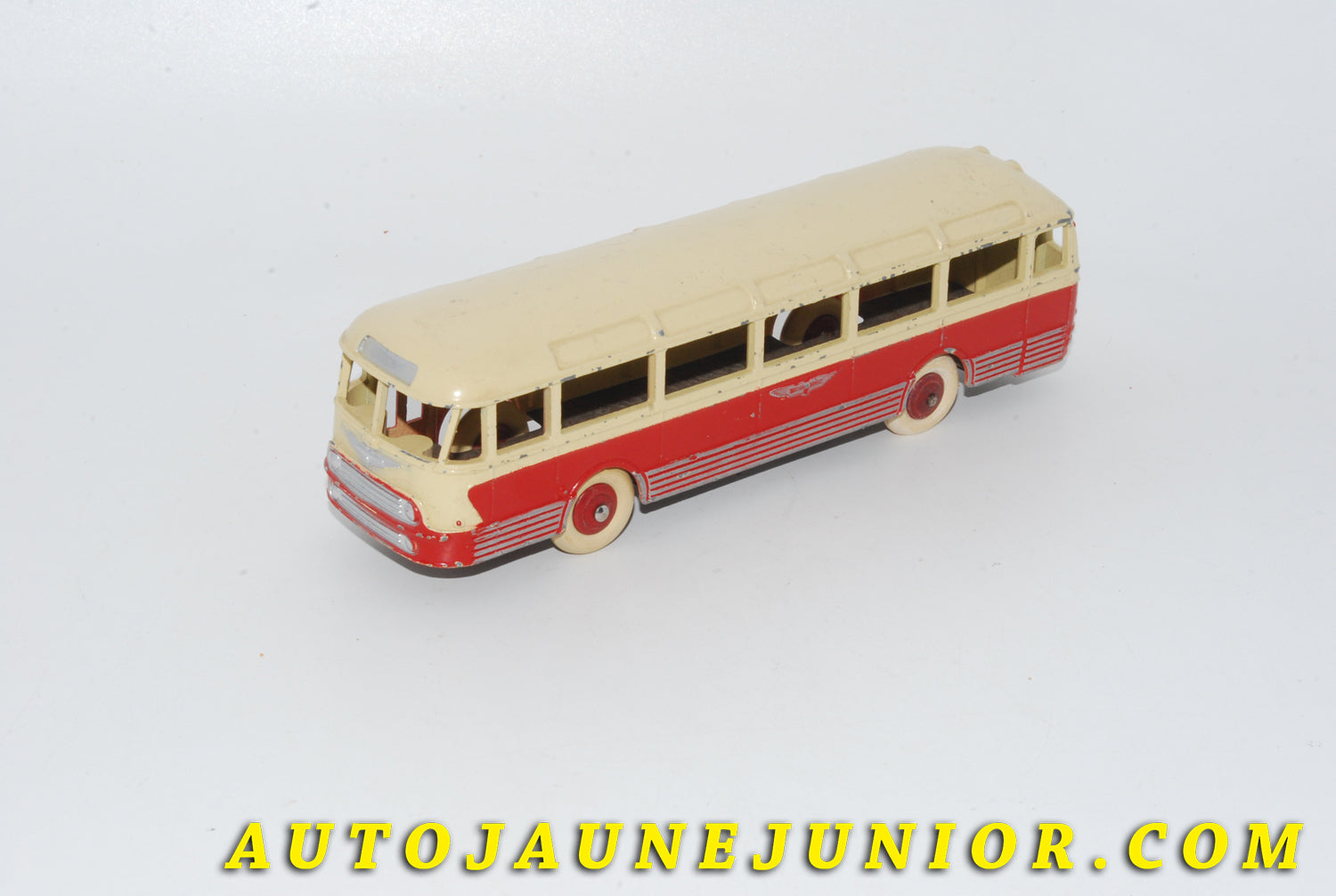 Le #4733 - Dinky Toys - Chausson - AP52 car est en vente sur Auto Jaune Junior ! Découvrez nos collections de diecast Dinky-Toys, Corgi, Corgi-Toys, Solido, Norev… Découvrez notre magasin physique , AutoJaune Paris, ouvert en 1984 par Vincent Espinasse. 41 rue Cavendish, 75019 Paris. Tel : 01 42 40 61 23. Ouvert les mardi et vendredi de 13h à 19h. 