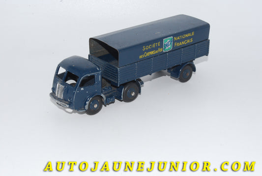 Le #4737 - Dinky Toys - Panhard - Movic Tracteur Semi-remorque Bâché SNCF - Type2  - Avec Logo sur fond UNI !)  est en vente sur Auto Jaune Junior ! Découvrez nos collections de diecast Dinky-Toys, Corgi, Corgi-Toys, Solido, Norev… Découvrez notre magasin physique , AutoJaune Paris, ouvert en 1984 par Vincent Espinasse. 41 rue Cavendish, 75019 Paris. Tel : 01 42 40 61 23. Ouvert les mardi et vendredi de 13h à 19h. 
