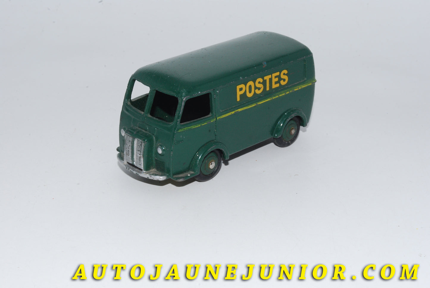 Le #4741 - Dinky Toys - Citroën - D3A fourgon postes Type 3 est en vente sur Auto Jaune Junior ! Découvrez nos collections de diecast Dinky-Toys, Corgi, Corgi-Toys, Solido, Norev… Découvrez notre magasin physique , AutoJaune Paris, ouvert en 1984 par Vincent Espinasse. 41 rue Cavendish, 75019 Paris. Tel : 01 42 40 61 23. Ouvert les mardi et vendredi de 13h à 19h. 